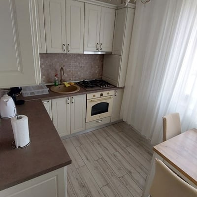 Аренда комфортных 3-комнатных апартаментов с отдельной кухней, 100 м², Мамаия, Констанца, Румыния